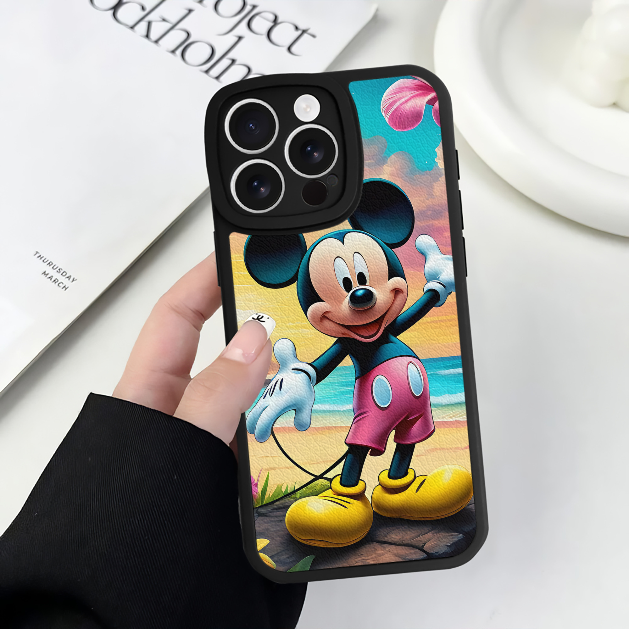 （画像用） ミッキーマウス Mickey Mouse 【iPhone 16シリーズ対応】シリコンスマホケース（レザー調） 材質：シリコン